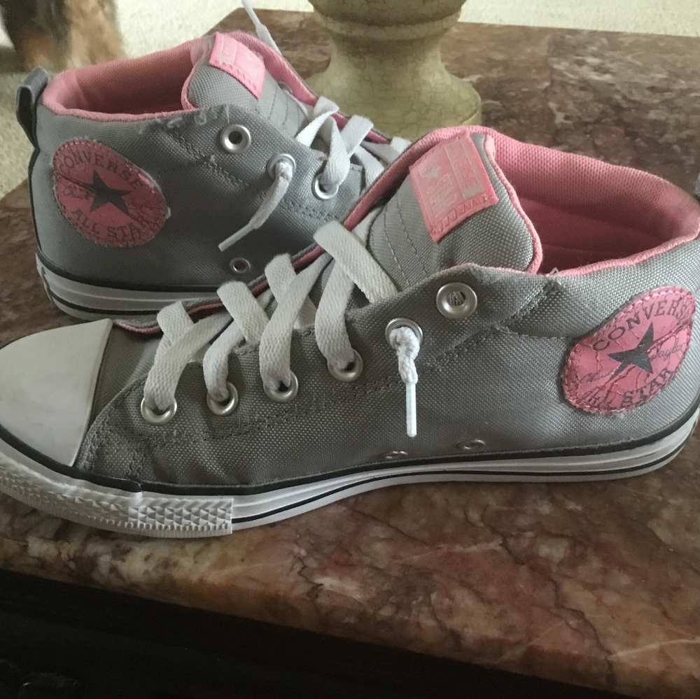Converse tennis shoes